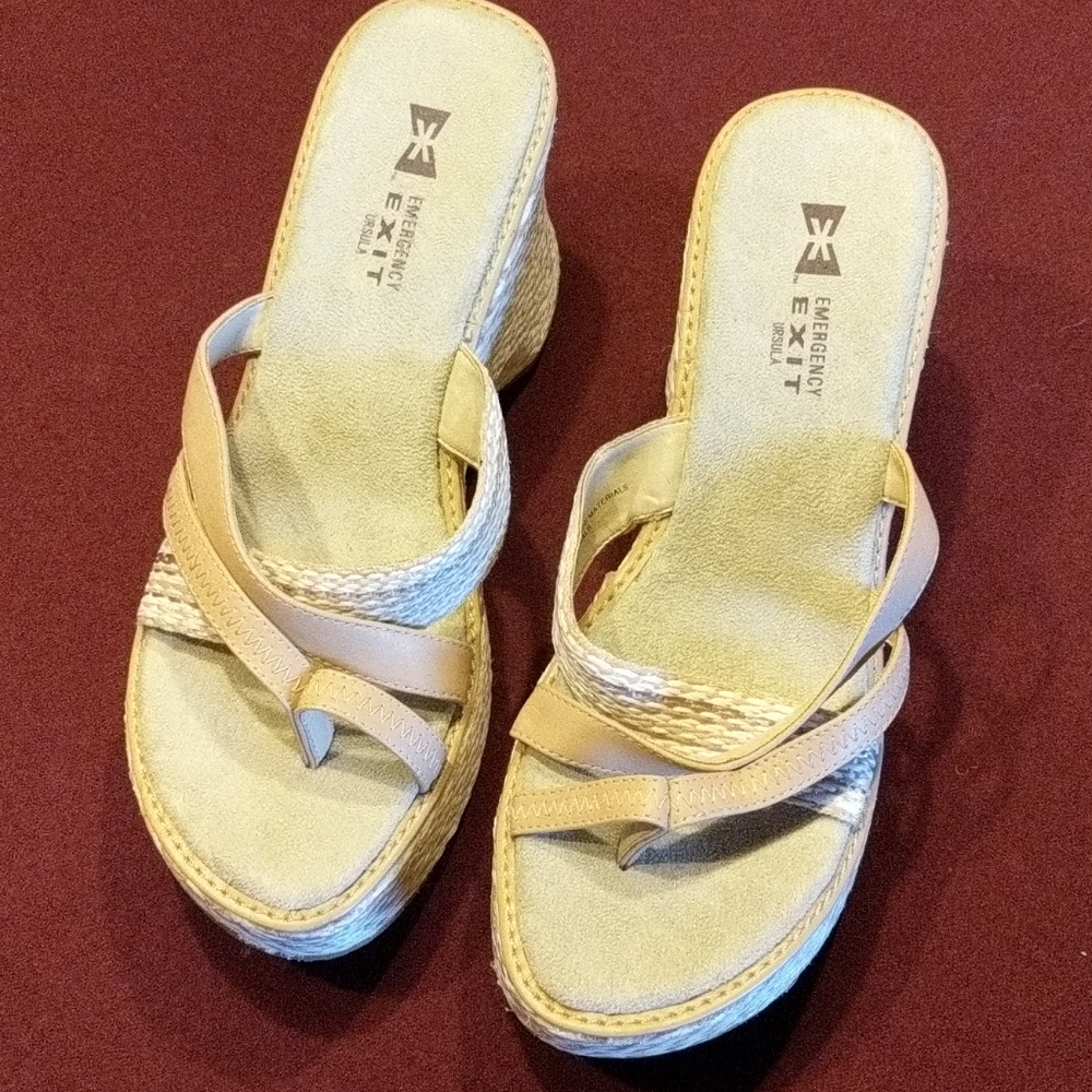 Emergency Exit Wedge Sandler Size 8M